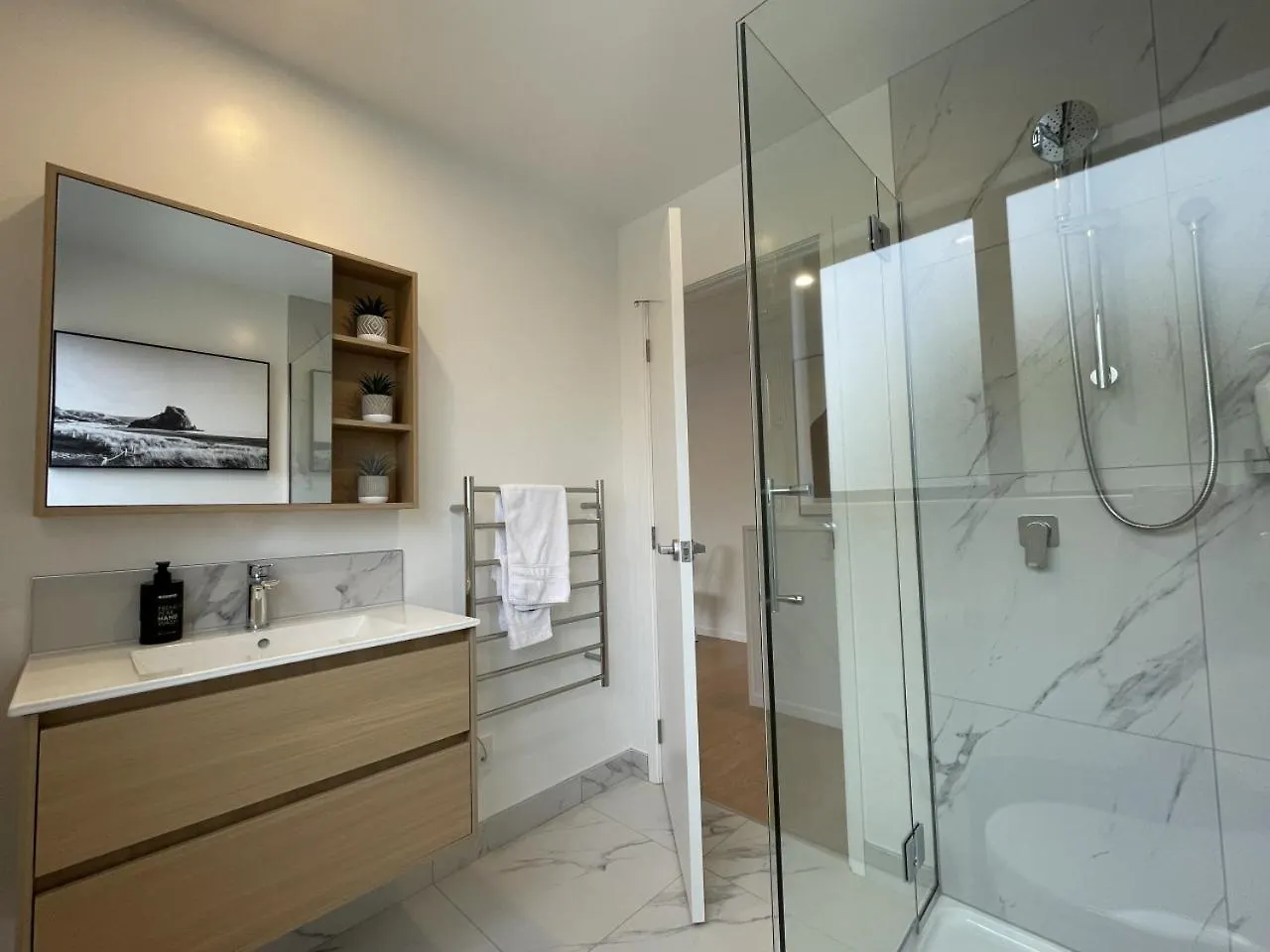 Relaxing Cbd Getaway Apartment Christchurch